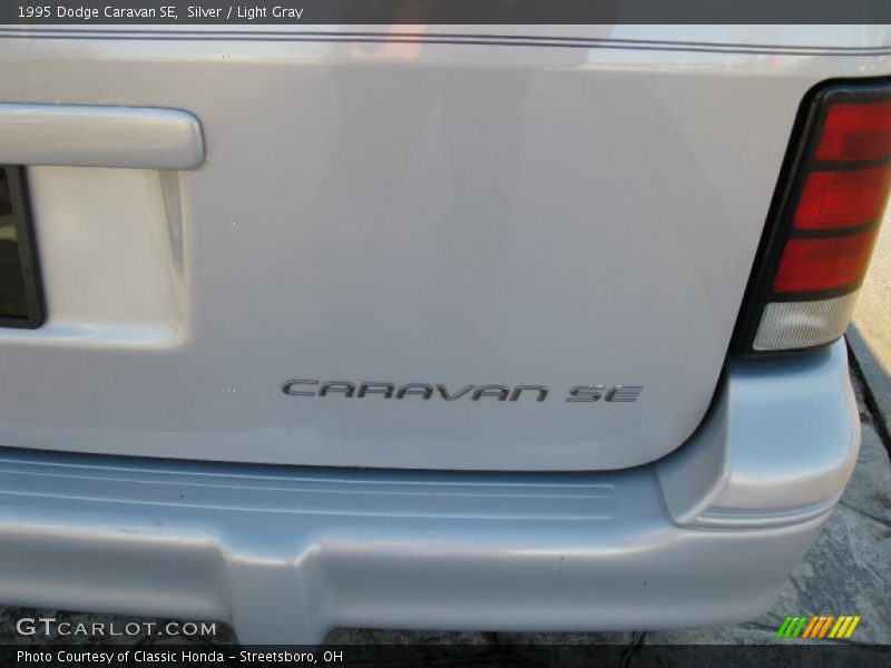 Silver / Light Gray 1995 Dodge Caravan SE