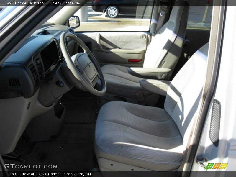 Silver / Light Gray 1995 Dodge Caravan SE