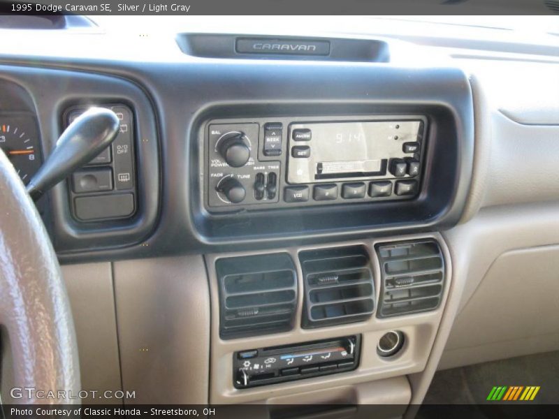 Silver / Light Gray 1995 Dodge Caravan SE