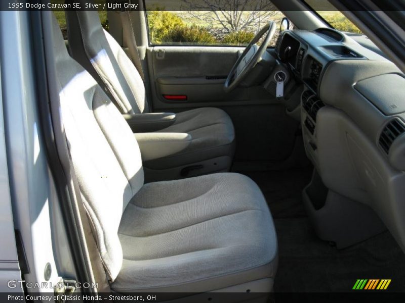 Silver / Light Gray 1995 Dodge Caravan SE