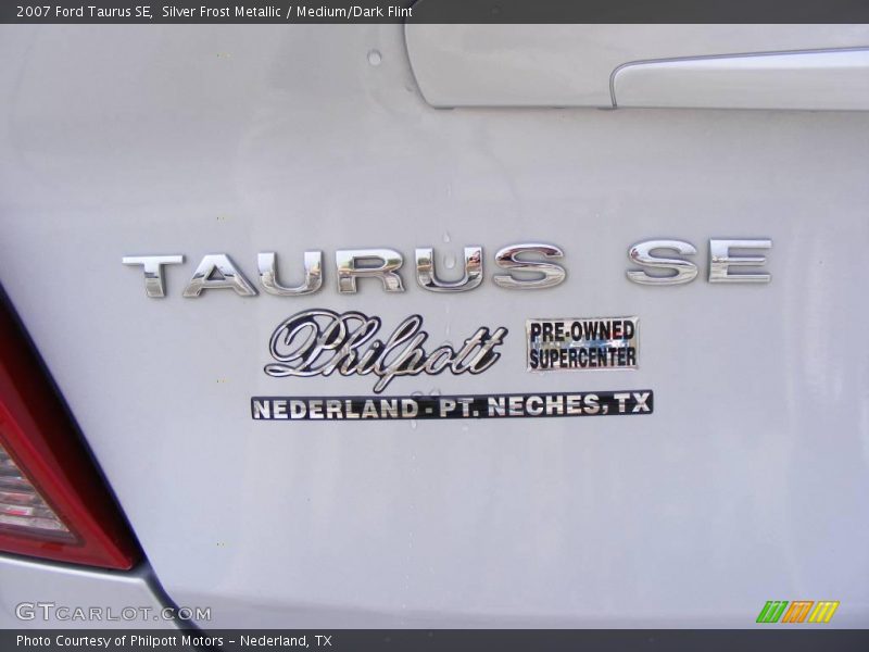 Silver Frost Metallic / Medium/Dark Flint 2007 Ford Taurus SE