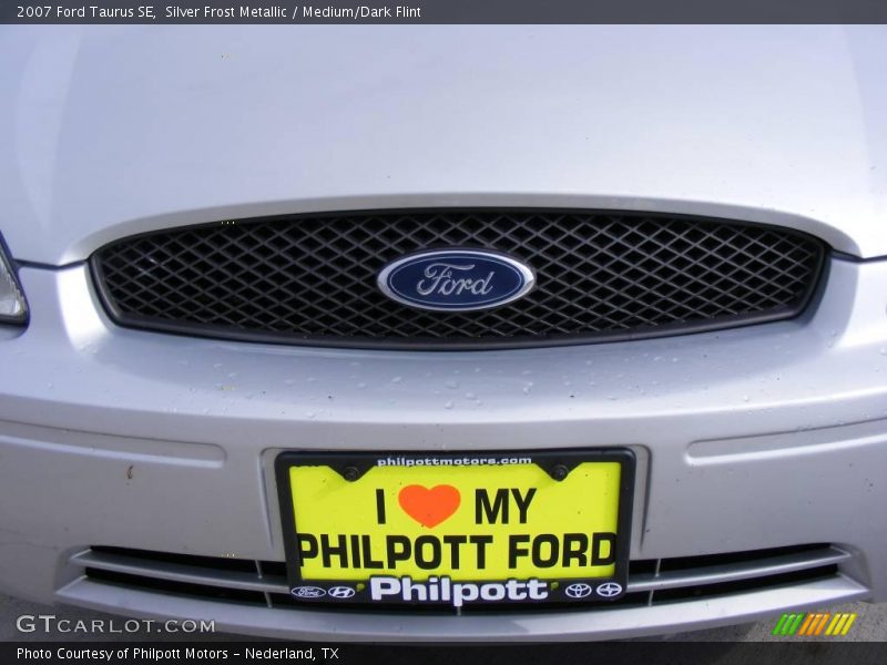 Silver Frost Metallic / Medium/Dark Flint 2007 Ford Taurus SE