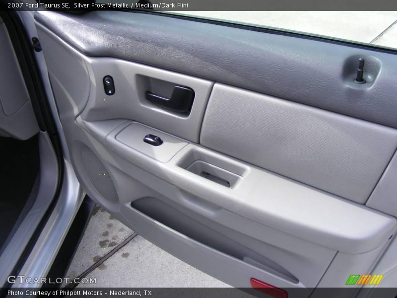 Silver Frost Metallic / Medium/Dark Flint 2007 Ford Taurus SE