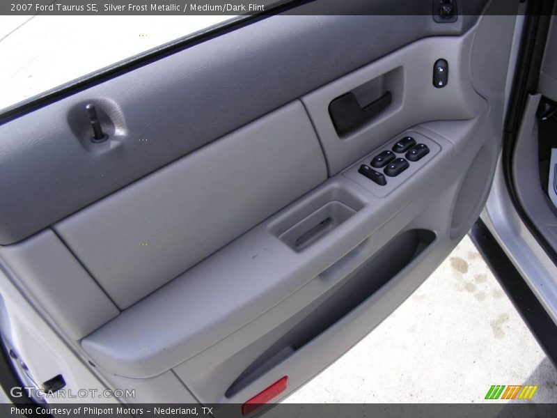 Silver Frost Metallic / Medium/Dark Flint 2007 Ford Taurus SE