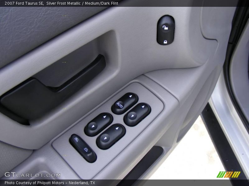 Silver Frost Metallic / Medium/Dark Flint 2007 Ford Taurus SE