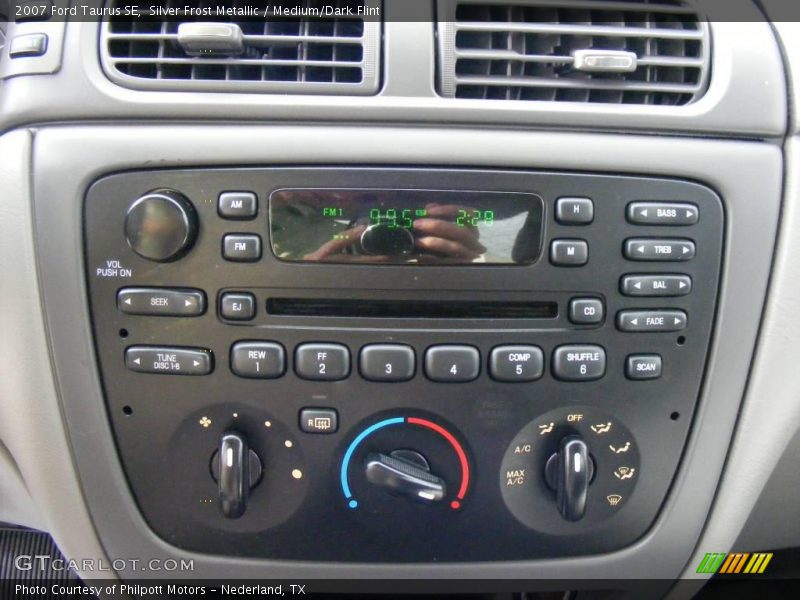 Silver Frost Metallic / Medium/Dark Flint 2007 Ford Taurus SE
