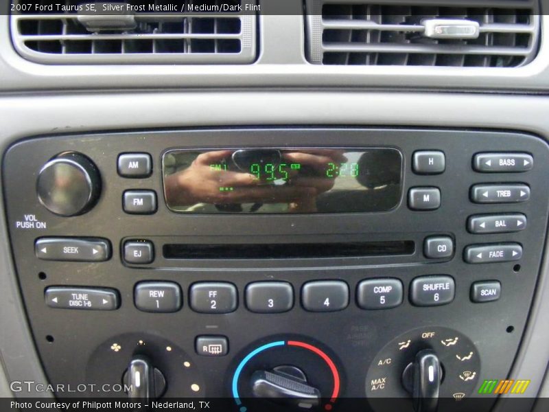 Silver Frost Metallic / Medium/Dark Flint 2007 Ford Taurus SE