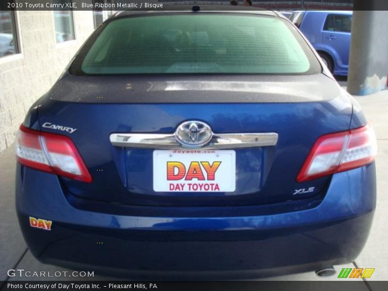 Blue Ribbon Metallic / Bisque 2010 Toyota Camry XLE