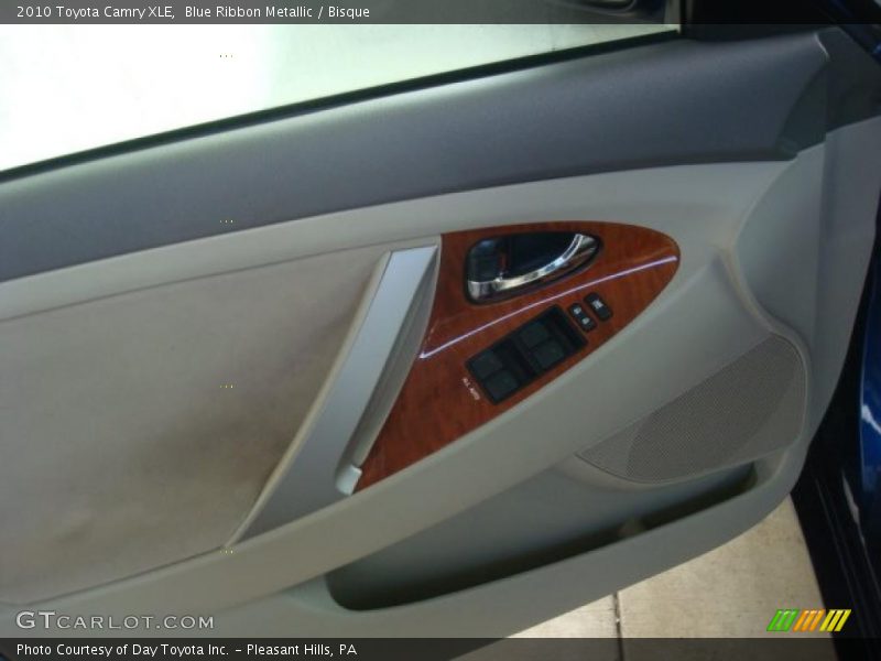 Blue Ribbon Metallic / Bisque 2010 Toyota Camry XLE