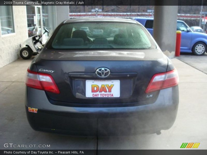 Magnetic Gray Metallic / Ash 2009 Toyota Camry LE