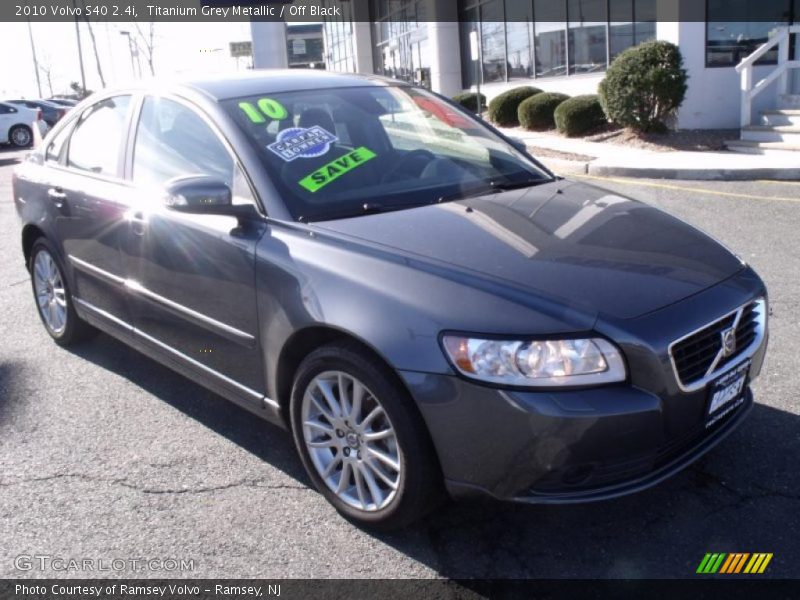 Titanium Grey Metallic / Off Black 2010 Volvo S40 2.4i