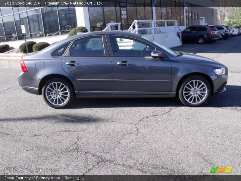 Titanium Grey Metallic / Off Black 2010 Volvo S40 2.4i