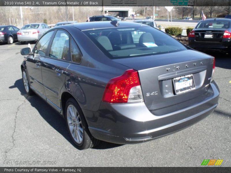 Titanium Grey Metallic / Off Black 2010 Volvo S40 2.4i