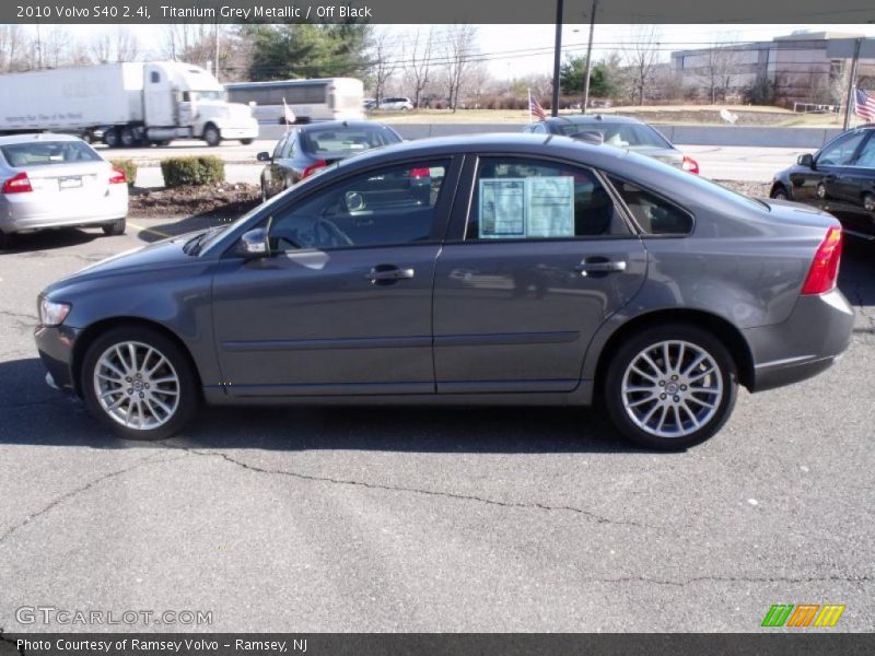 Titanium Grey Metallic / Off Black 2010 Volvo S40 2.4i