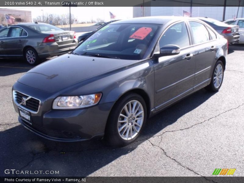 Titanium Grey Metallic / Off Black 2010 Volvo S40 2.4i