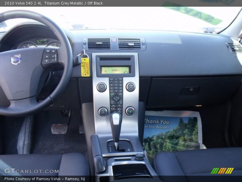 Titanium Grey Metallic / Off Black 2010 Volvo S40 2.4i