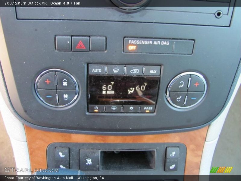 Ocean Mist / Tan 2007 Saturn Outlook XR