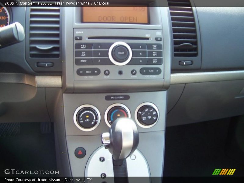 Fresh Powder White / Charcoal 2009 Nissan Sentra 2.0 SL