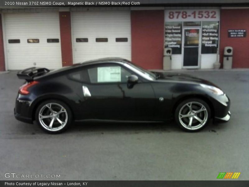 Magnetic Black / NISMO Black/Red Cloth 2010 Nissan 370Z NISMO Coupe