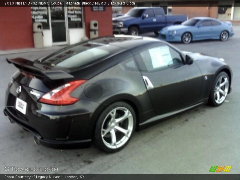 Magnetic Black / NISMO Black/Red Cloth 2010 Nissan 370Z NISMO Coupe