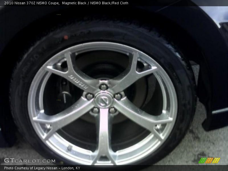 Magnetic Black / NISMO Black/Red Cloth 2010 Nissan 370Z NISMO Coupe