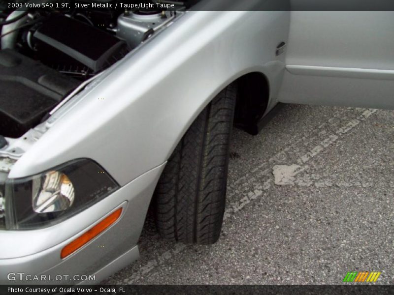 Silver Metallic / Taupe/Light Taupe 2003 Volvo S40 1.9T