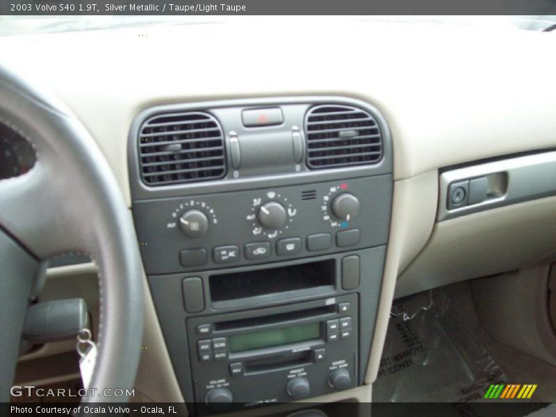 Silver Metallic / Taupe/Light Taupe 2003 Volvo S40 1.9T