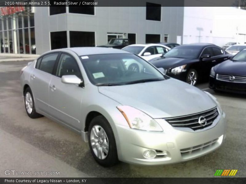 Radiant Silver / Charcoal 2010 Nissan Altima 2.5 S
