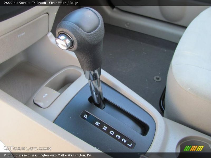 Clear White / Beige 2009 Kia Spectra EX Sedan