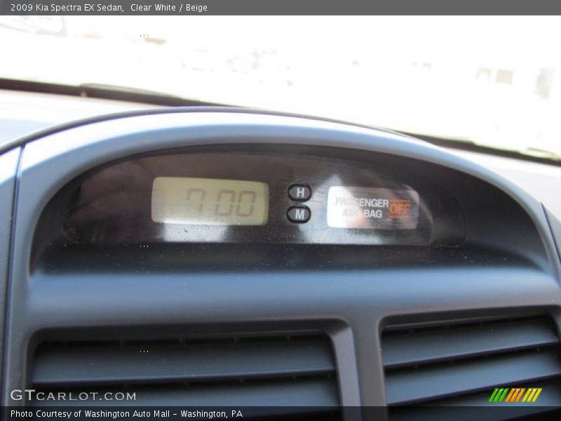 Clear White / Beige 2009 Kia Spectra EX Sedan