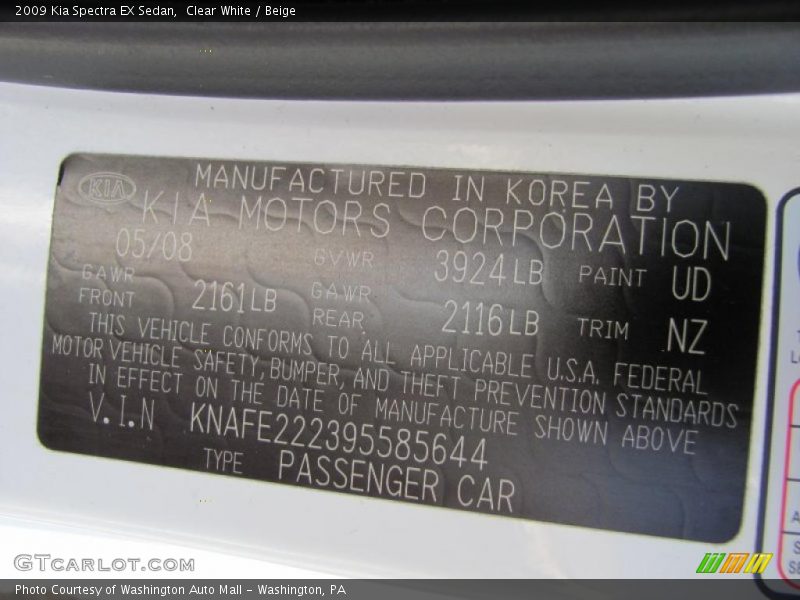 Clear White / Beige 2009 Kia Spectra EX Sedan