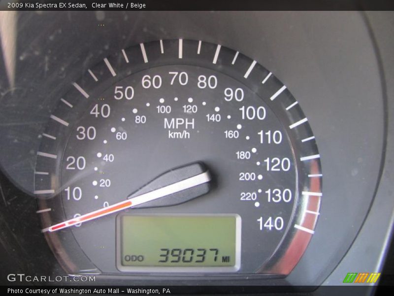 Clear White / Beige 2009 Kia Spectra EX Sedan