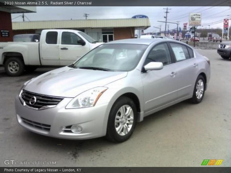 Radiant Silver / Charcoal 2010 Nissan Altima 2.5 S