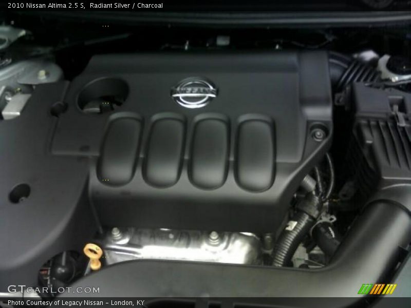 Radiant Silver / Charcoal 2010 Nissan Altima 2.5 S