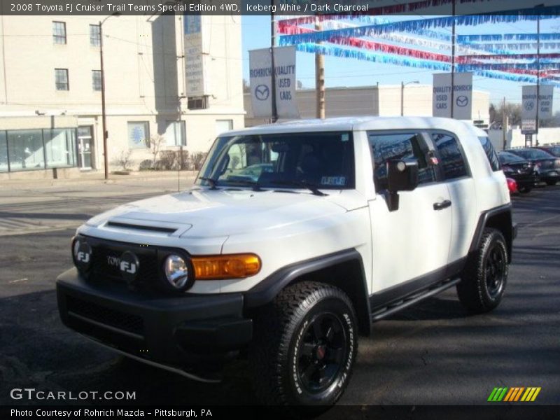 Front 3/4 View of 2008 FJ Cruiser Trail Teams Special Edition 4WD