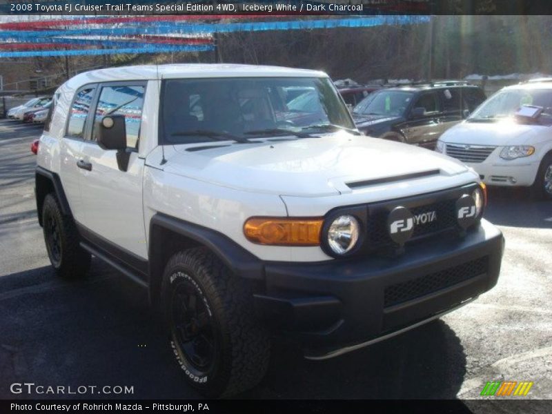 Front 3/4 View of 2008 FJ Cruiser Trail Teams Special Edition 4WD