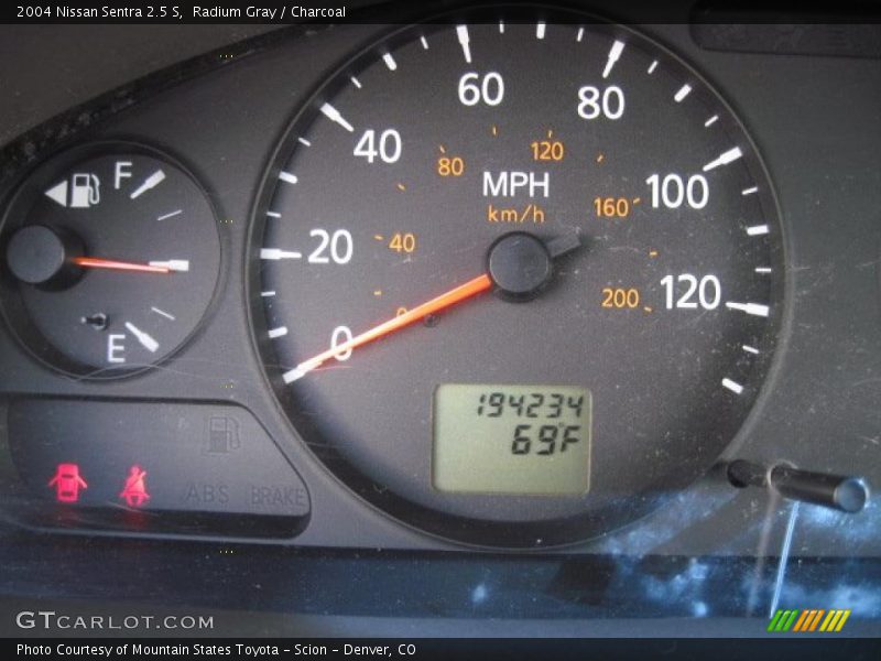 Radium Gray / Charcoal 2004 Nissan Sentra 2.5 S