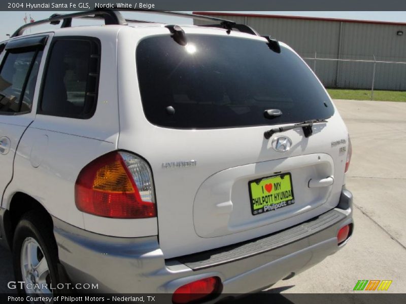 Nordic White / Beige 2004 Hyundai Santa Fe GLS