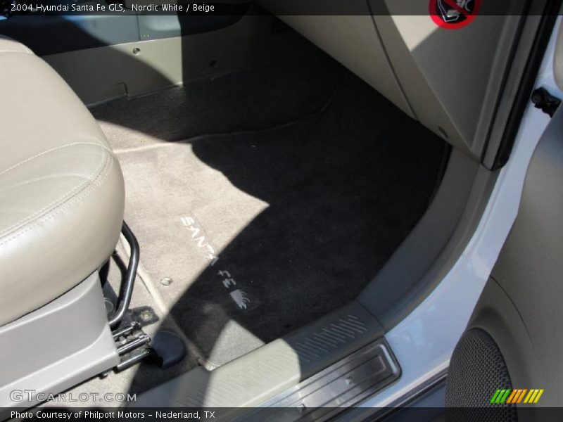 Nordic White / Beige 2004 Hyundai Santa Fe GLS