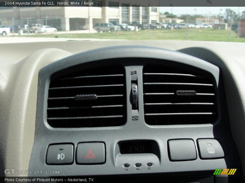 Nordic White / Beige 2004 Hyundai Santa Fe GLS