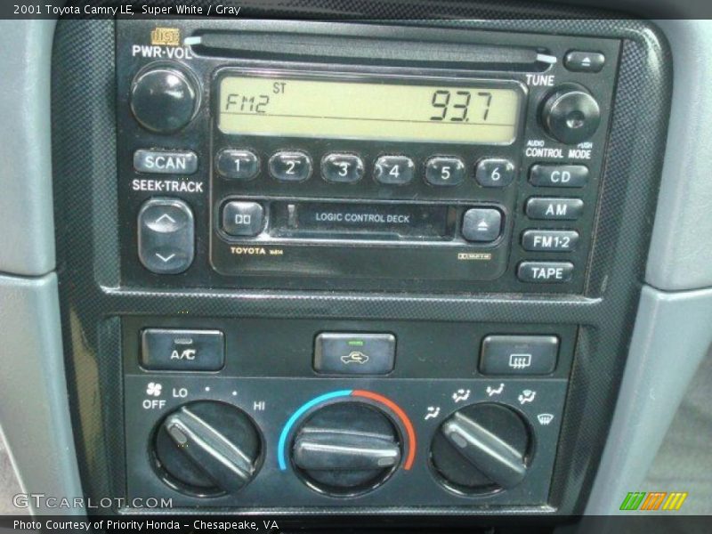 Super White / Gray 2001 Toyota Camry LE