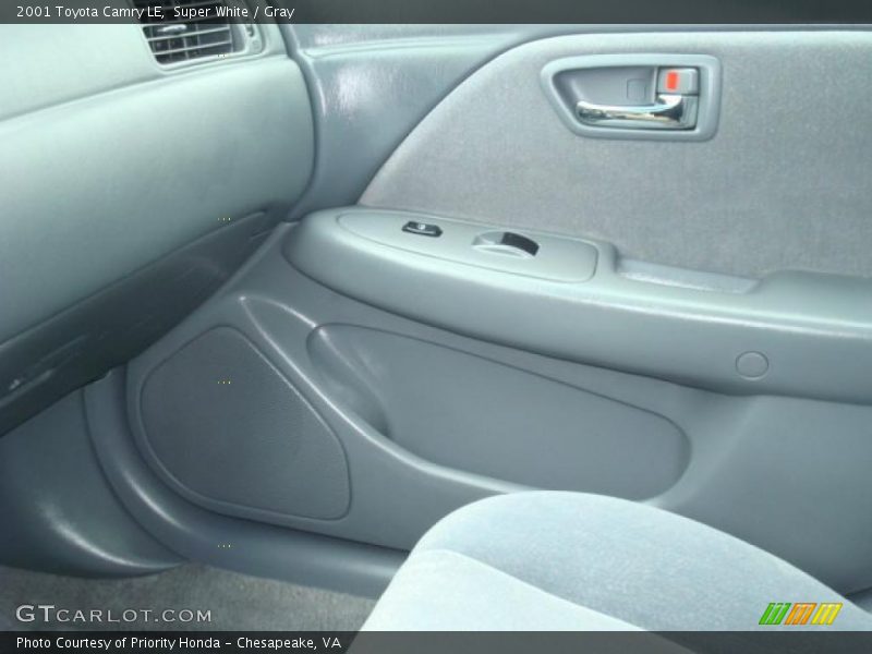 Super White / Gray 2001 Toyota Camry LE