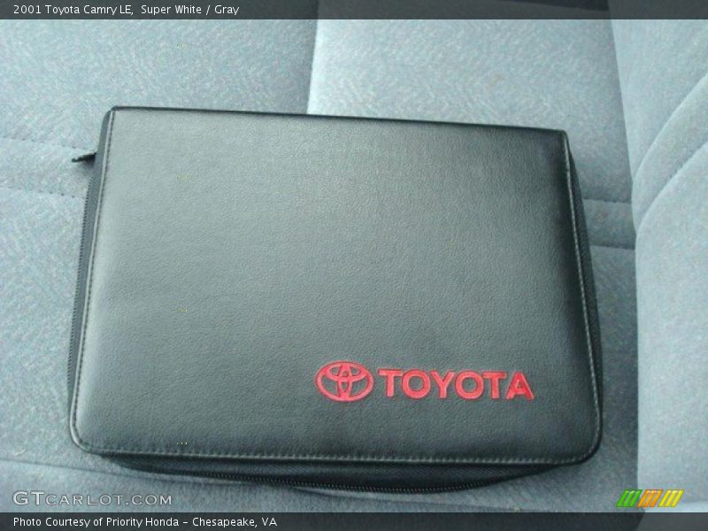 Super White / Gray 2001 Toyota Camry LE