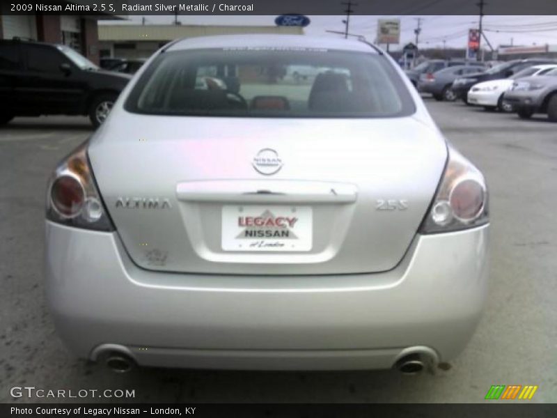 Radiant Silver Metallic / Charcoal 2009 Nissan Altima 2.5 S