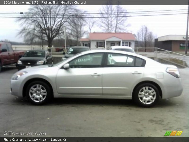 Radiant Silver Metallic / Charcoal 2009 Nissan Altima 2.5 S
