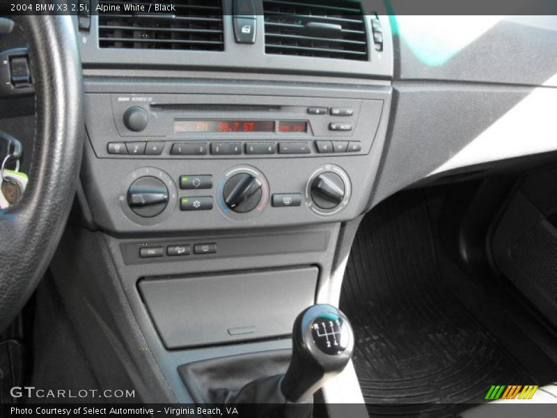 Alpine White / Black 2004 BMW X3 2.5i