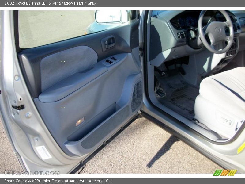 Silver Shadow Pearl / Gray 2002 Toyota Sienna LE