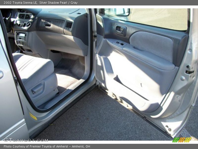 Silver Shadow Pearl / Gray 2002 Toyota Sienna LE