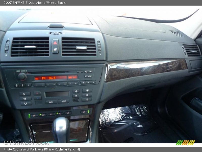 Alpine White / Black 2007 BMW X3 3.0si