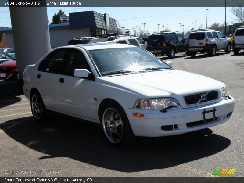 White / Light Taupe 2004 Volvo S40 1.9T